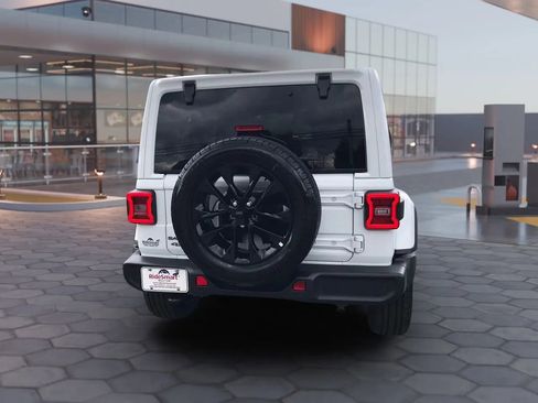 Used 2025 Jeep Wrangler Unlimited Sahara w/ Safety Group AWD/4WD image 6