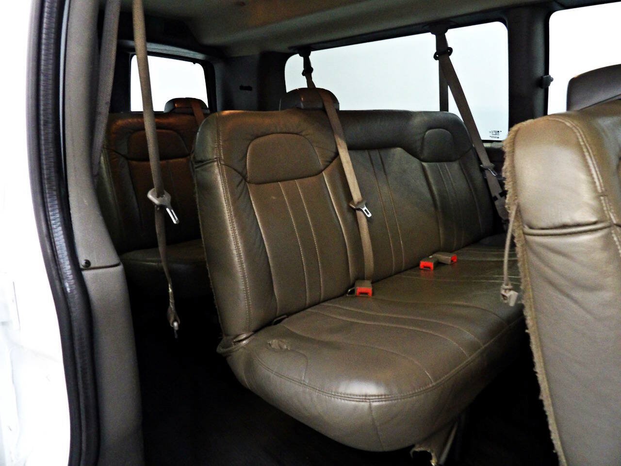 Used 2017 Chevrolet Express 3500 LS RWD image 10