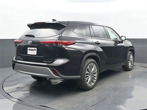 Used 2021 Toyota Highlander Platinum image 6