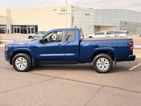 Used 2022 Nissan Frontier SV RWD image 3