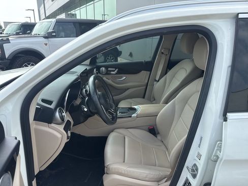 Used 2020 Mercedes-Benz GLC 300 image 2