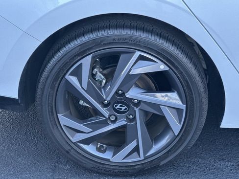 Used 2025 Hyundai Elantra SEL w/ Cargo Package FWD image 18