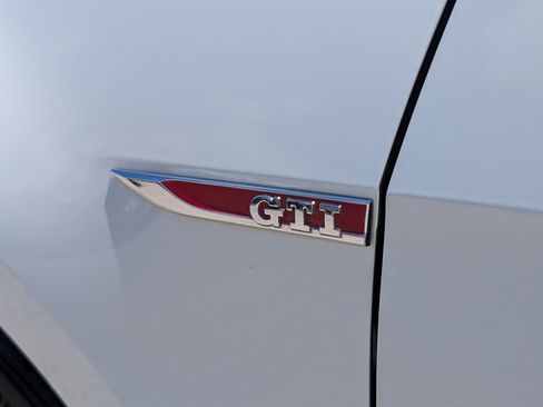 Used 2017 Volkswagen Golf 4-Door FWD image 26
