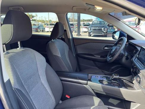 Used 2023 Nissan Rogue SV image 9