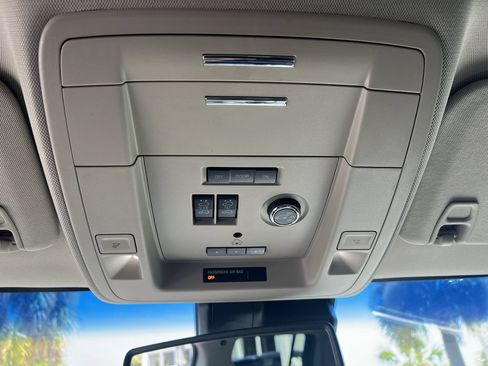 Used 2018 Chevrolet Suburban Premier AWD/4WD image 29
