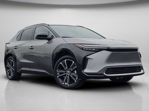 Used 2023 Toyota bZ4X Limited image 2