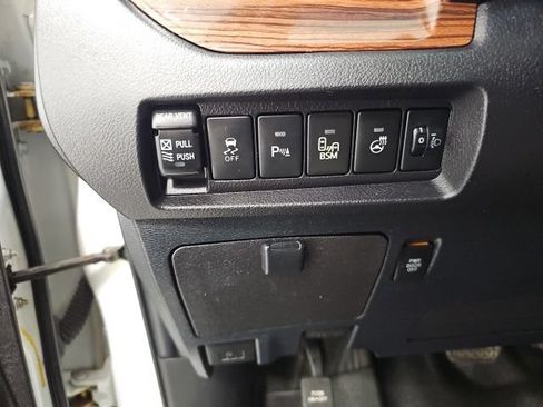 Used 2017 Toyota Sienna Limited Premium AWD/4WD image 18