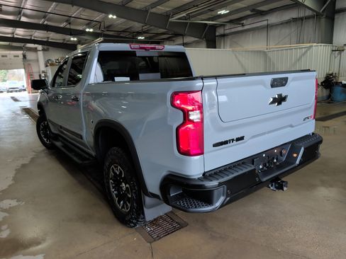Used 2024 Chevrolet Silverado 1500 ZR2 w/ Technology Package image 4