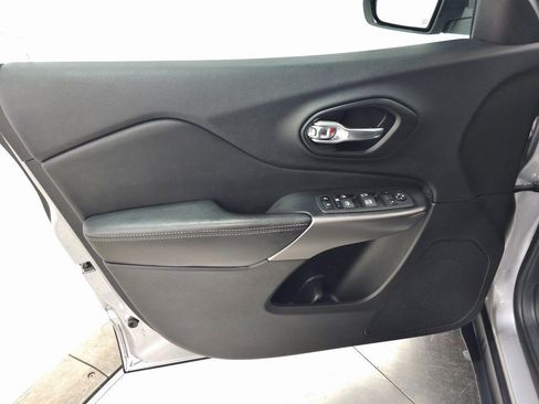 Used 2021 Jeep Cherokee Latitude Lux w/ Sun & Sound Group image 16