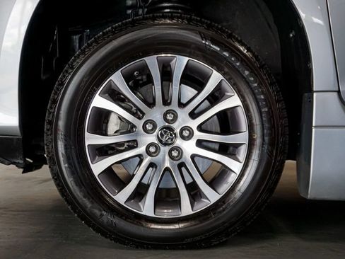 Used 2019 Toyota Sienna XLE Premium FWD image 49
