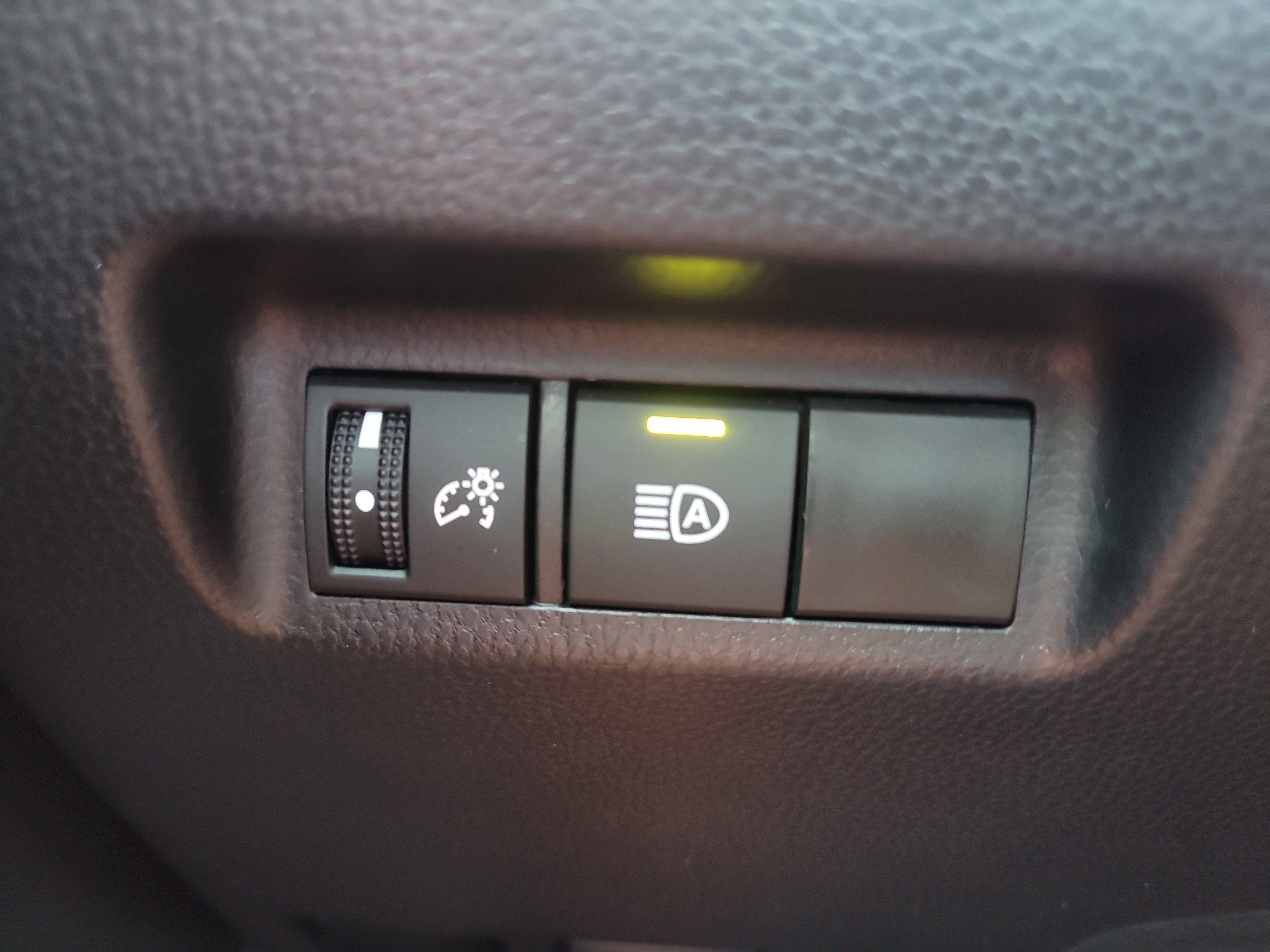 Certified 2025 Toyota RAV4 LE FWD image 31