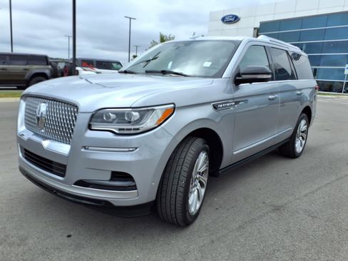 Used 2024 Lincoln Navigator Reserve image 7