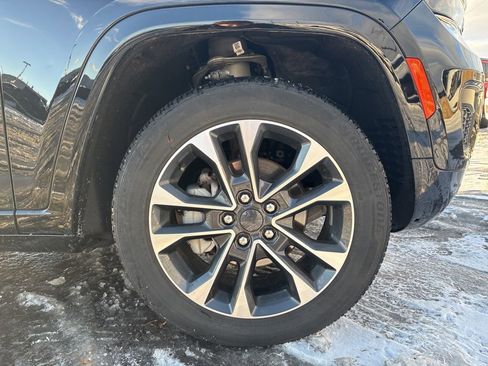 Used 2023 Jeep Grand Cherokee Overland w/ Luxury Tech Group IV image 32
