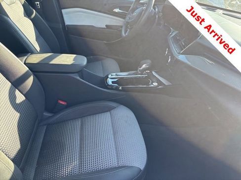 Used 2025 Chevrolet Trax LT FWD image 16