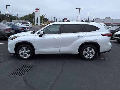 Used 2023 Toyota Highlander L FWD image 4