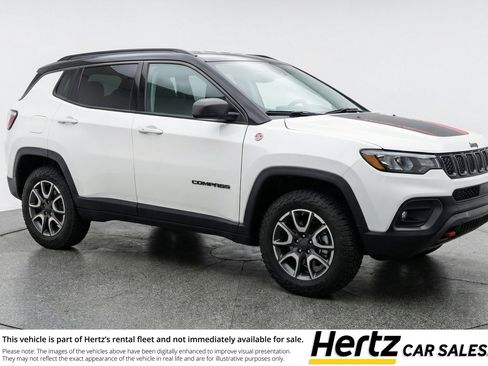 Used 2025 Jeep Compass Trailhawk AWD/4WD image 1