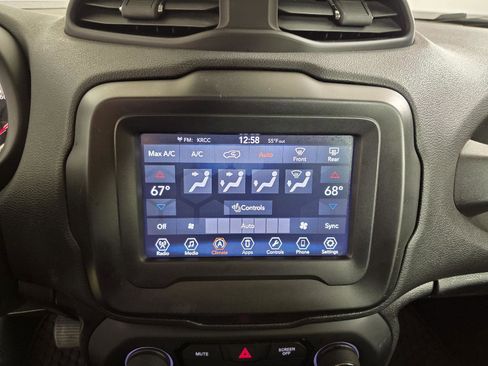 Used 2018 Jeep Renegade Latitude w/ Cold Weather Group image 39