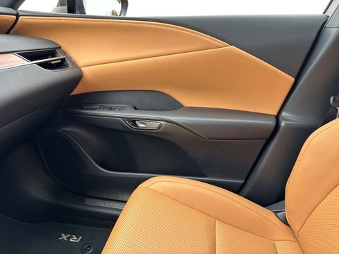 Certified 2025 Lexus RX 350 Premium w/ Accessory Package (Z1) image 24