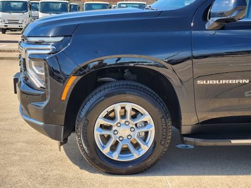Used 2025 Chevrolet Suburban LS RWD image 15