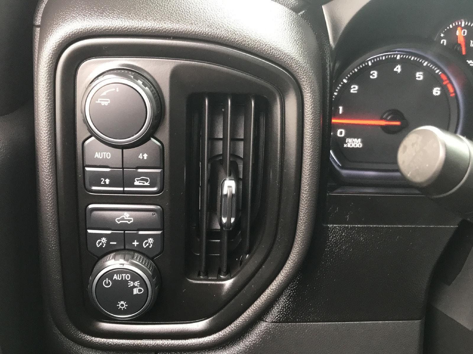 Used 2020 Chevrolet Silverado 1500 Custom w/ Custom Convenience Package AWD/4WD image 16