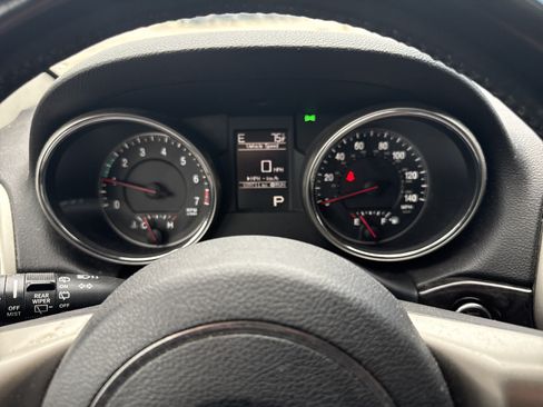 Used 2011 Jeep Grand Cherokee Laredo AWD/4WD image 4