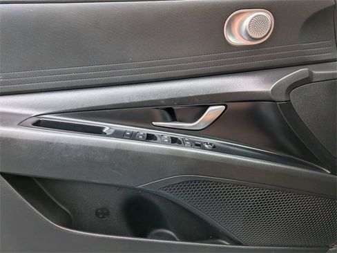 Used 2022 Hyundai Elantra SEL image 24