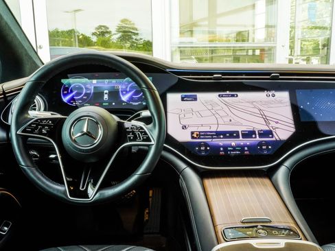 Used 2023 Mercedes-Benz EQS 580 4MATIC Sedan image 17