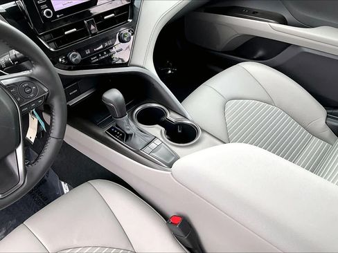 Used 2023 Toyota Camry SE FWD image 17