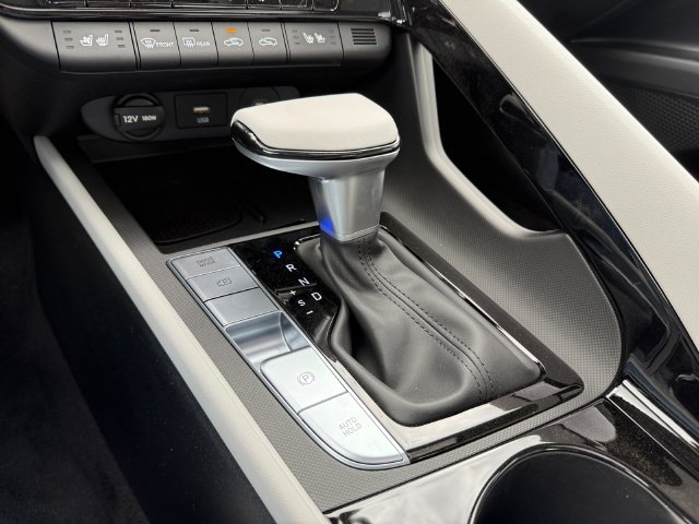 Used 2025 Hyundai Elantra Limited FWD image 19