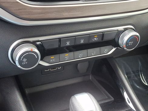 Used 2024 Nissan Altima 2.5 SV FWD image 15