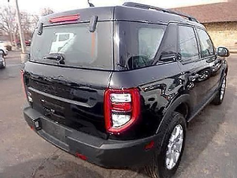 Used 2023 Ford Bronco Sport AWD/4WD image 3