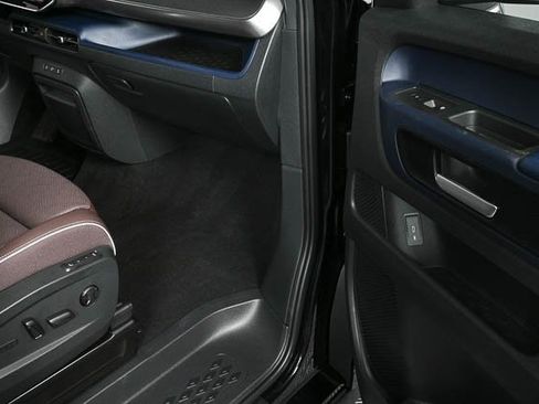 New 2025 Volkswagen ID. Buzz Pro S image 25