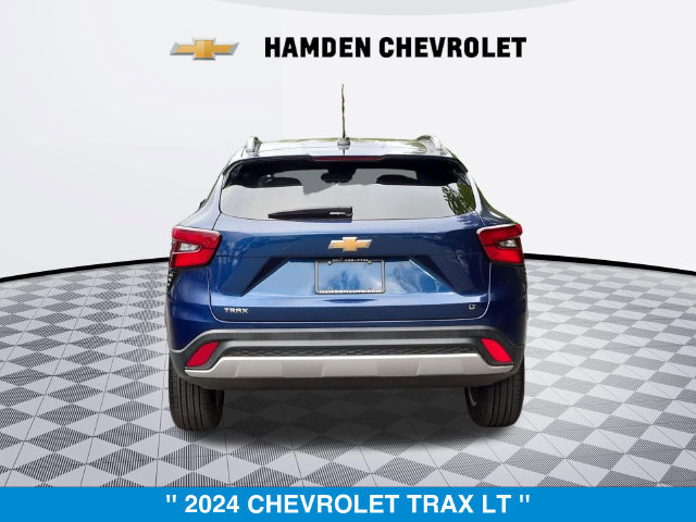 Used 2024 Chevrolet Trax LT w/ LT Convenience Package FWD image 4