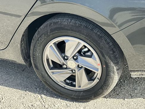 New 2025 Hyundai Elantra SE FWD image 11