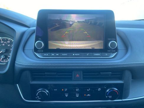 Used 2024 Nissan Rogue S image 22