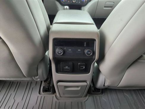 Used 2017 GMC Acadia SLT FWD image 23