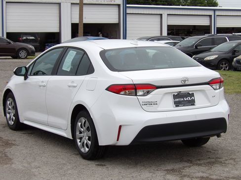 Used 2025 Toyota Corolla LE FWD image 8