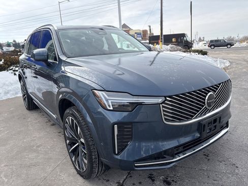 Used 2025 Volvo XC90 B5 Plus image 4