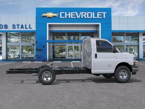Used 2026 Chevrolet Express 3500 w/ Power Convenience Package RWD image 5