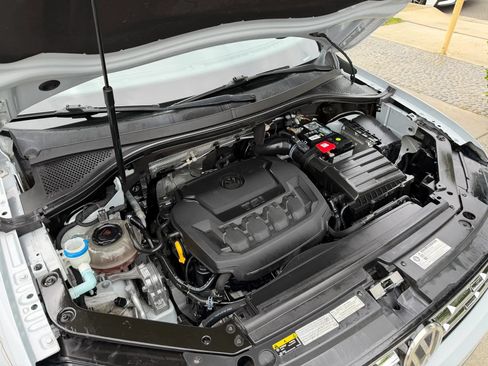Used 2018 Volkswagen Tiguan SE AWD/4WD image 26