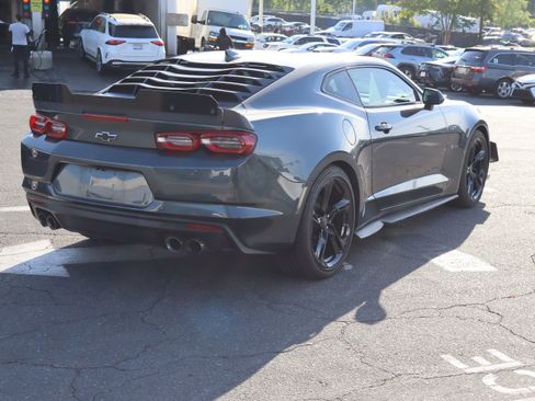Used 2021 Chevrolet Camaro LT w/ Technology Package image 21