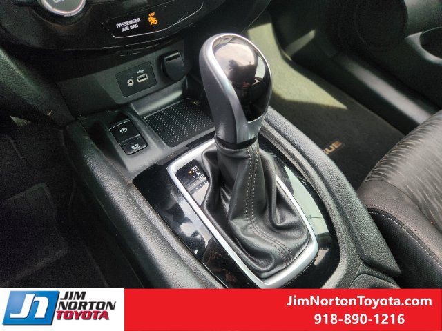 Used 2019 Nissan Rogue SV w/ Sun & Sound Touring Package FWD image 21
