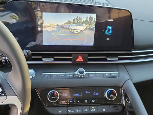 New 2025 Hyundai Elantra SEL image 9