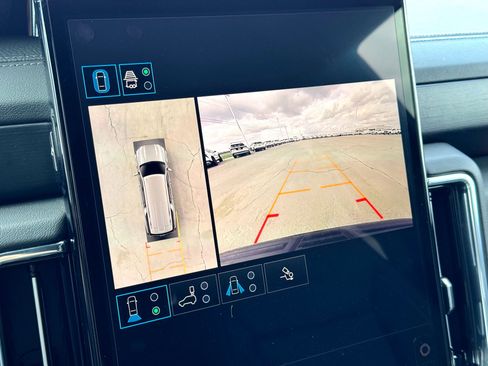 Used 2025 GMC Yukon XL Denali image 31