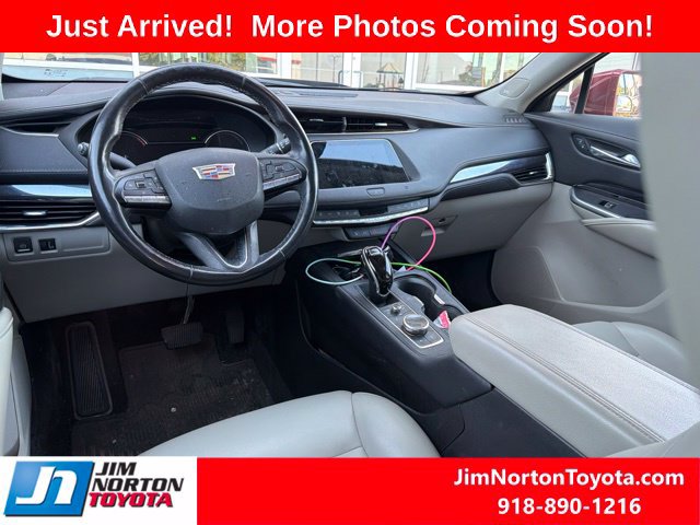 Used 2020 Cadillac XT4 Luxury w/ Cold Weather Package FWD image 9