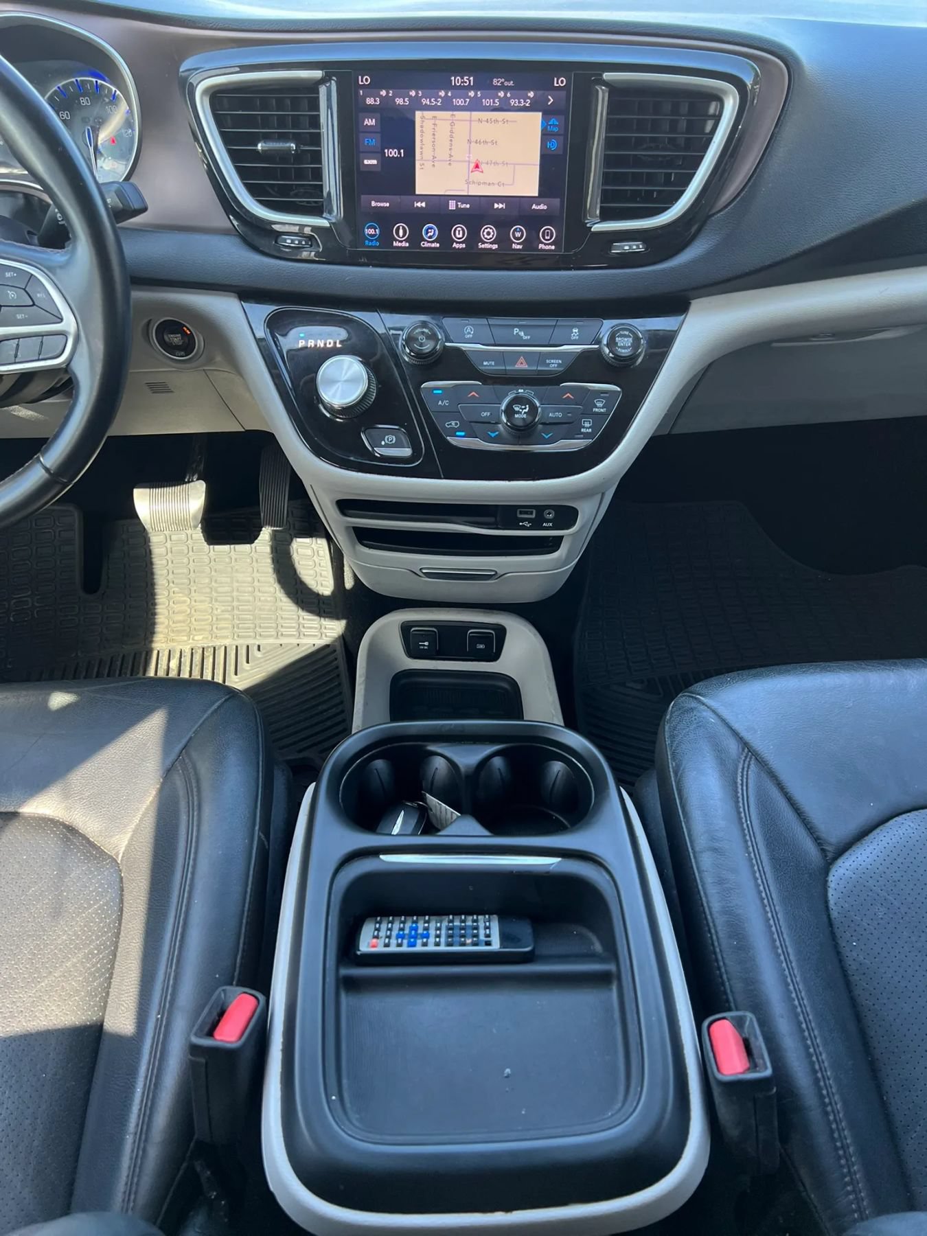 Used 2018 Chrysler Pacifica Touring-L FWD image 13