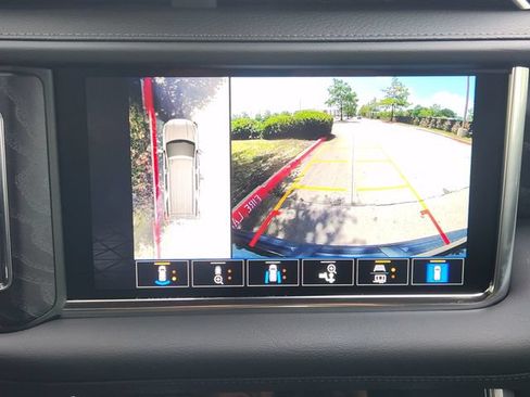 Used 2024 GMC Yukon Denali AWD/4WD image 18