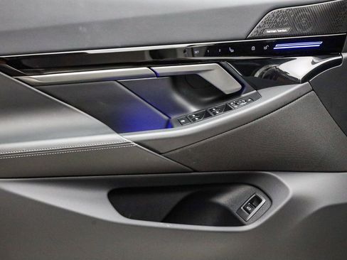 Used 2025 BMW 530i image 21