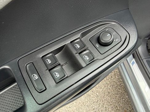 Used 2023 Volkswagen Taos SE w/ Panoramic Sunroof Package FWD image 14