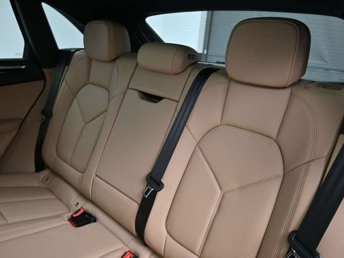 Certified 2026 Porsche Macan AWD/4WD image 6